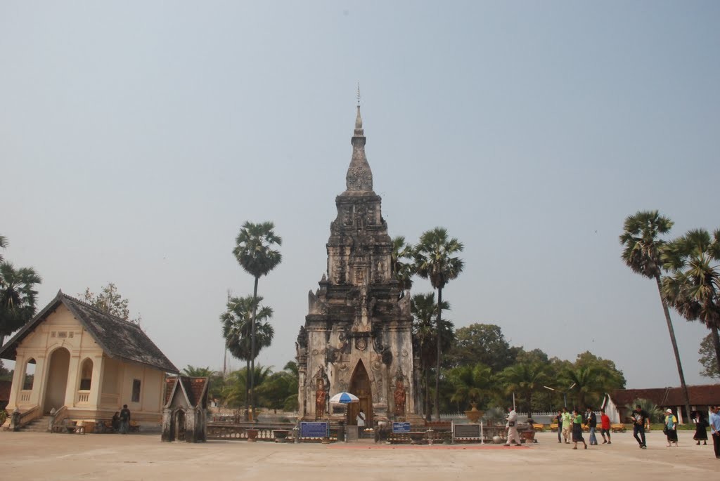 lao-that-ing-hang-stupa-savannakhet