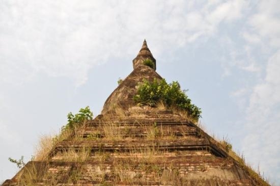 laos that dam black stupa